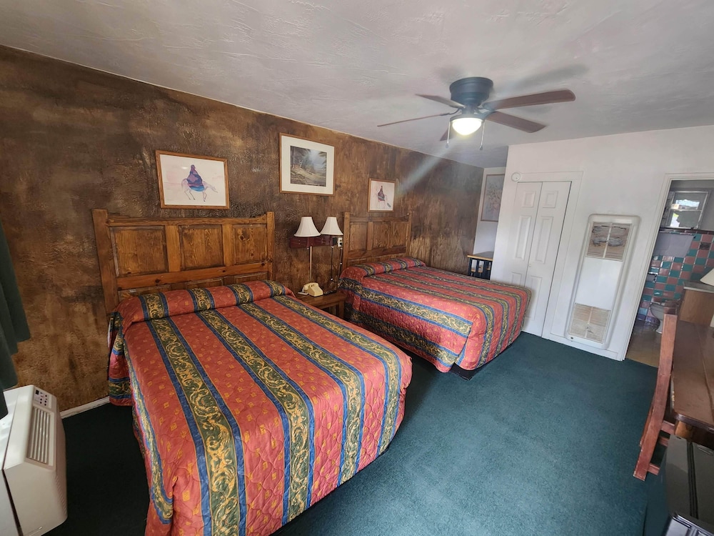 smokey bear motel