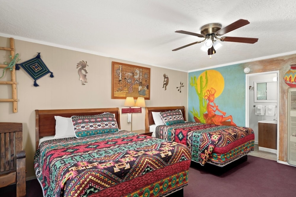 smokey bear motel