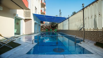 the villa 604 powered by look