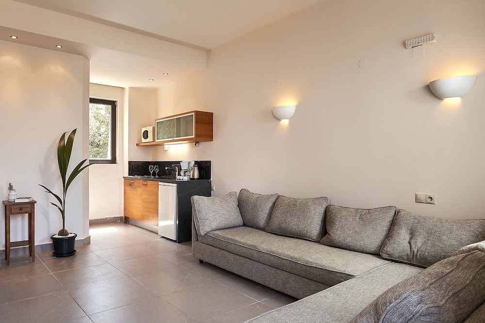 creteco hotel and suites