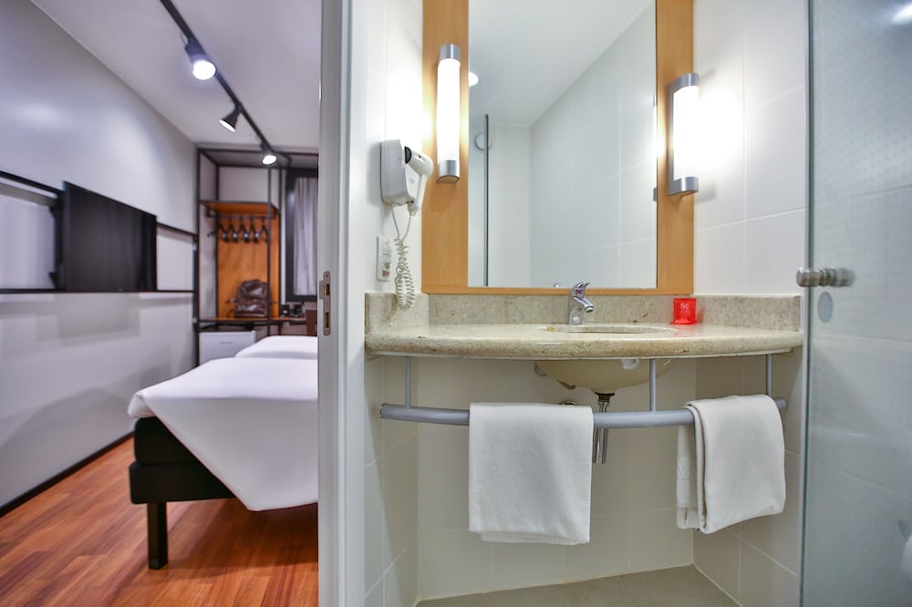 ibis copacabana posto 2 hotel