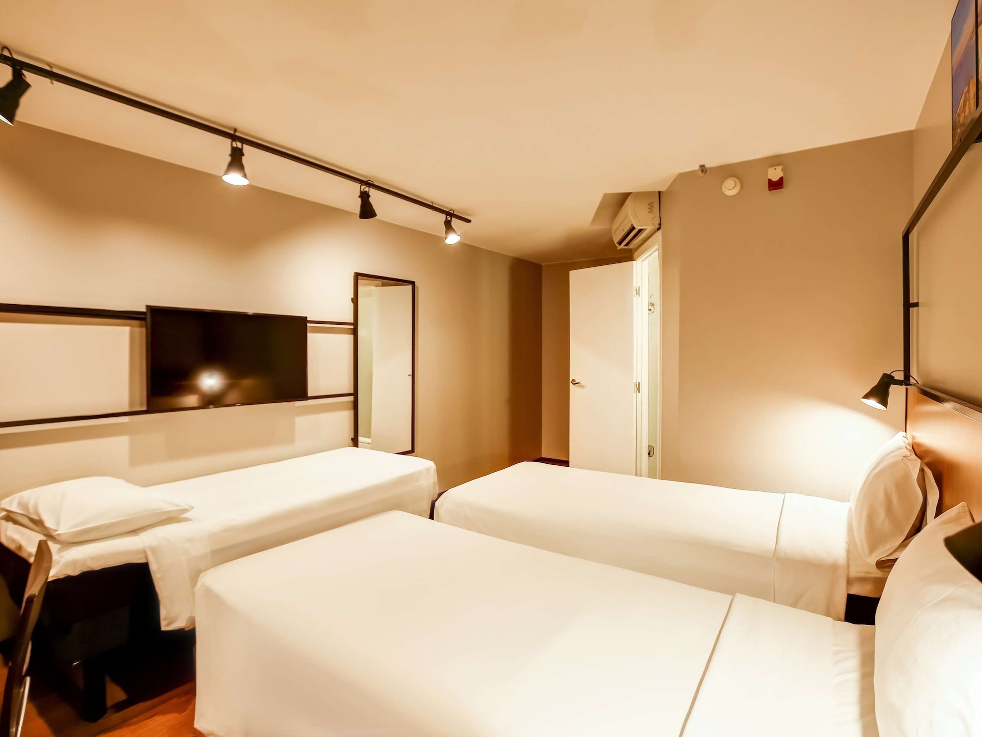 ibis copacabana posto 2 hotel