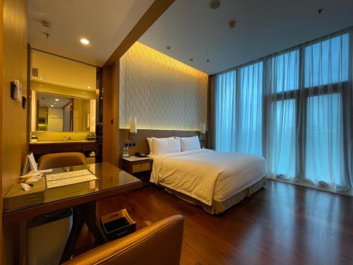 the oct harbour shenzhen marriott executive apartments
