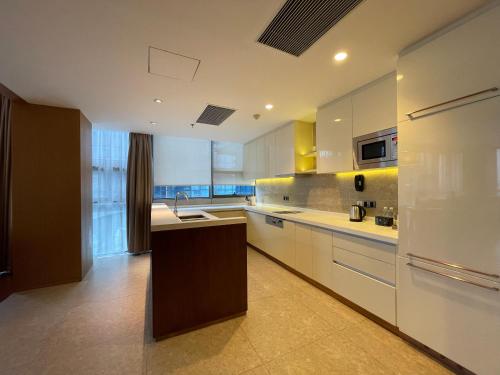 the oct harbour shenzhen marriott executive apartments