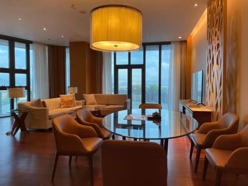 the oct harbour shenzhen marriott executive apartments