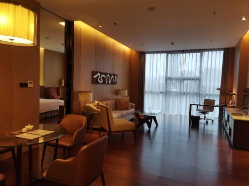 the oct harbour shenzhen marriott executive apartments