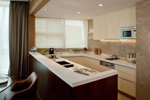 the oct harbour shenzhen marriott executive apartments