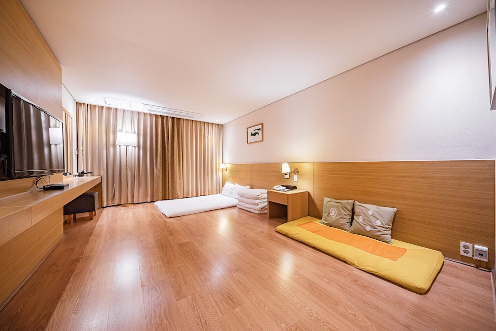 hotel biz inn