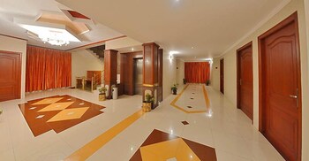 Hotel Gnanam,,4 star