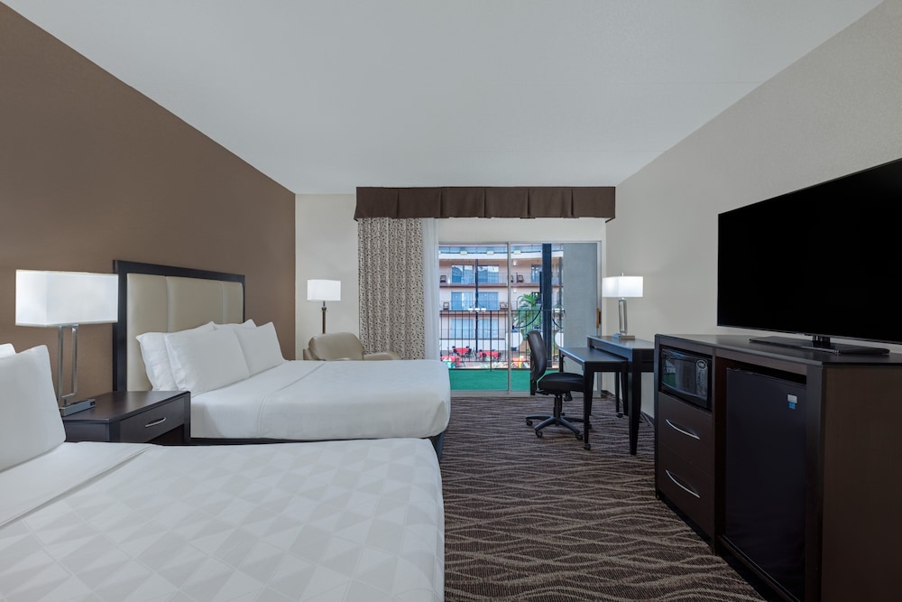 holiday inn des moines airport conf center by ihg