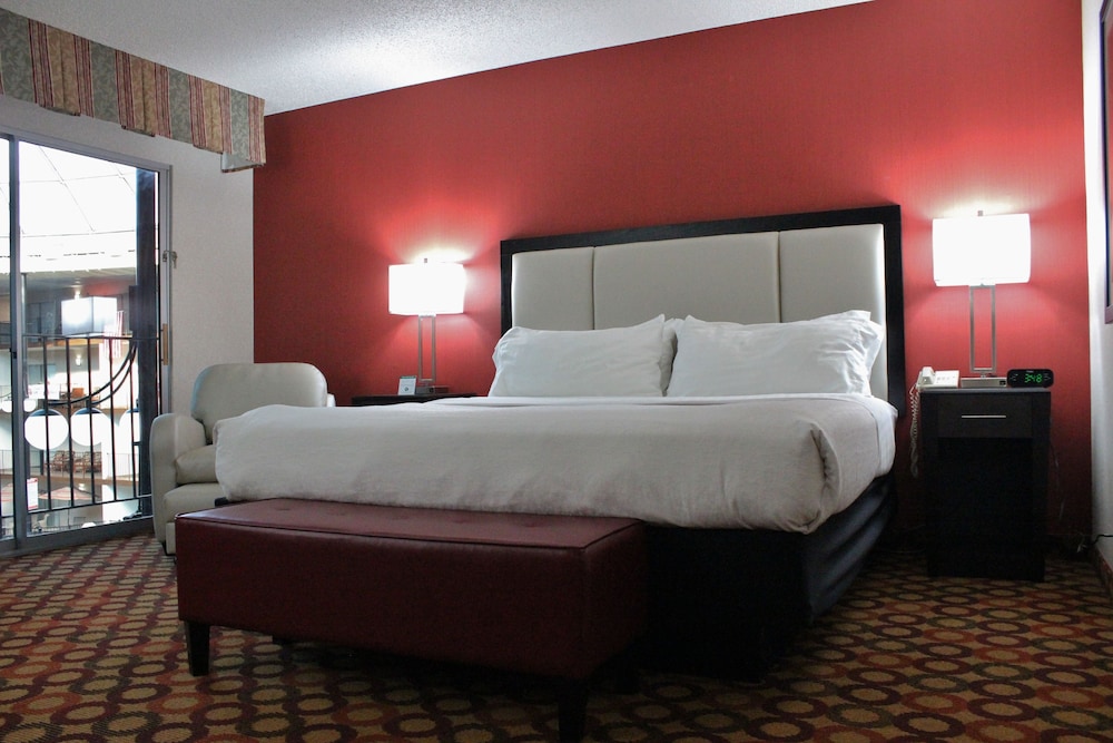 holiday inn des moines airport conf center by ihg