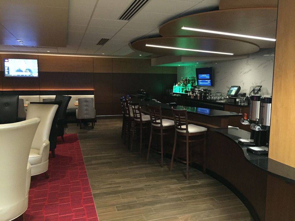 holiday inn des moines airport conf center by ihg