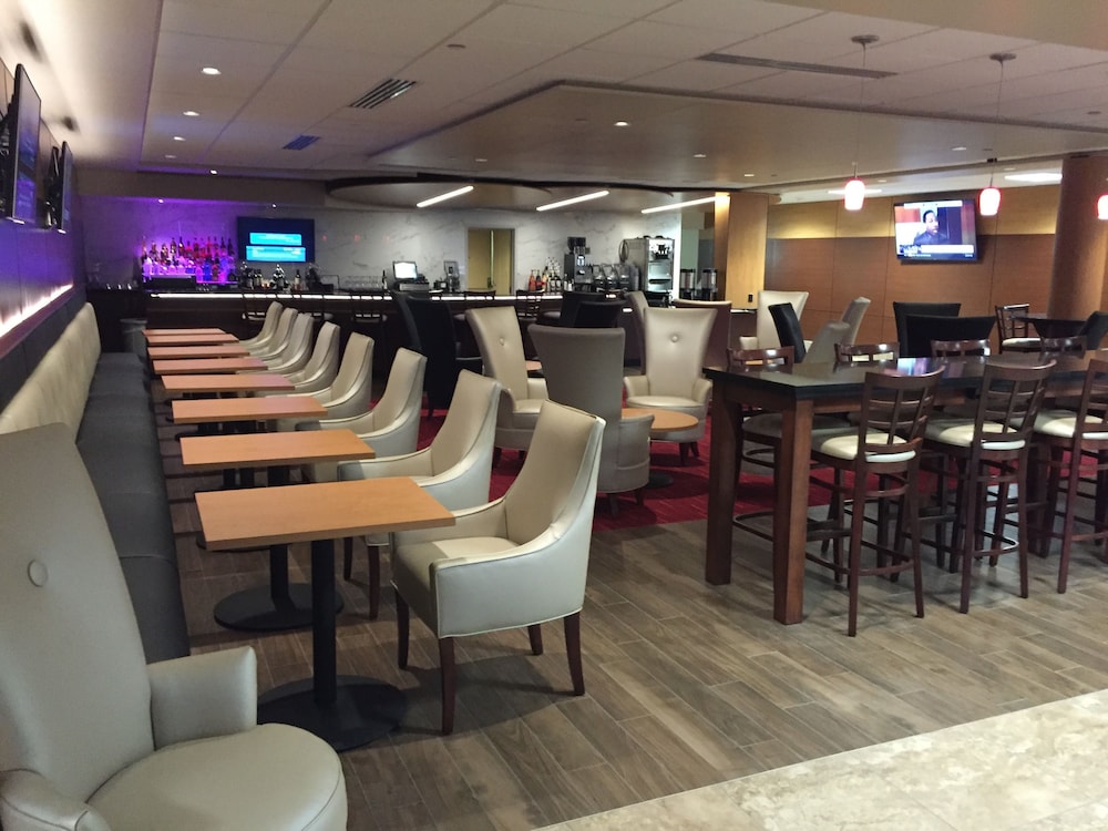 holiday inn des moines airport conf center by ihg