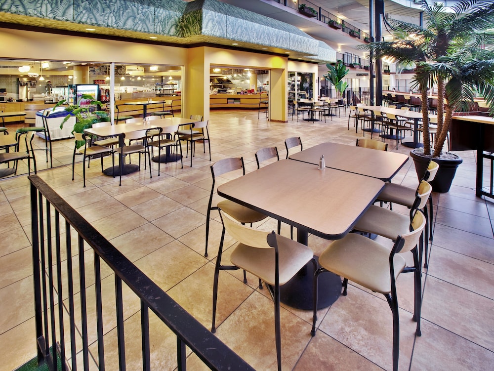 holiday inn des moines airport conf center by ihg