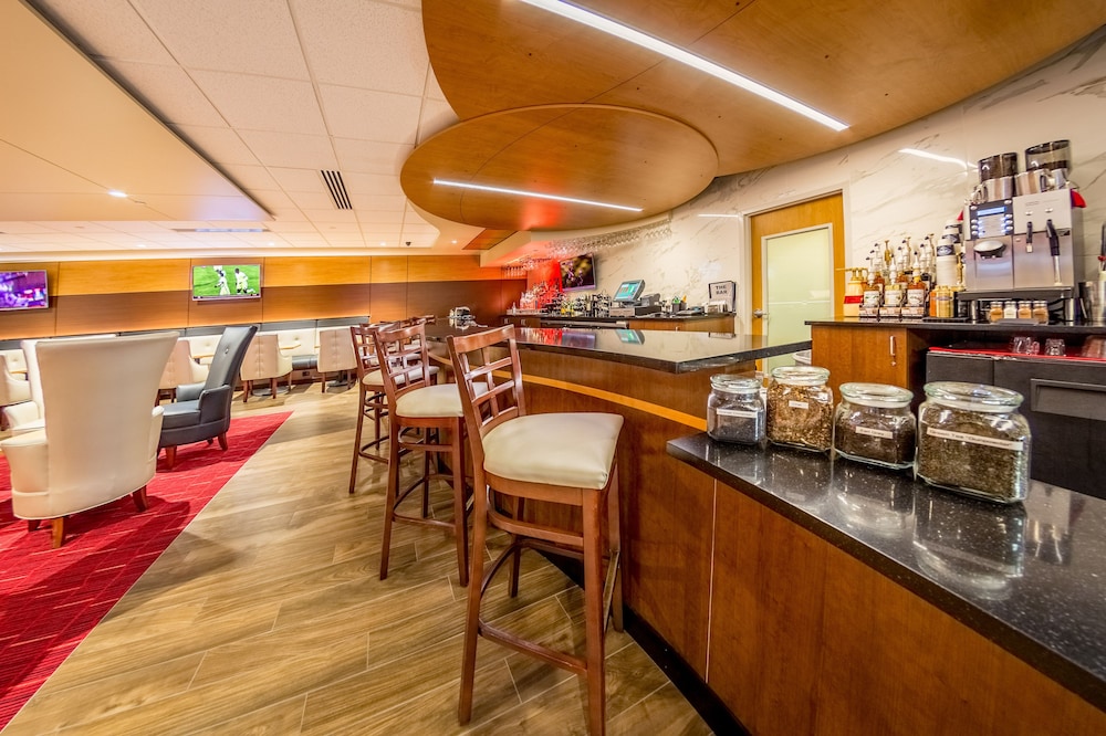 holiday inn des moines airport conf center by ihg
