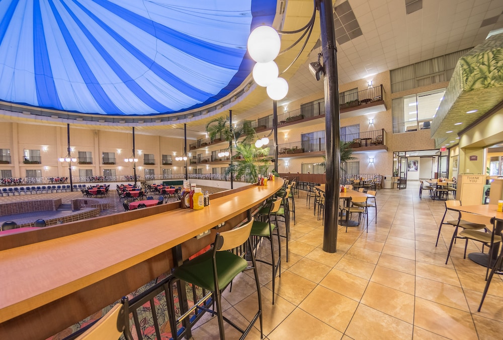 holiday inn des moines airport conf center by ihg