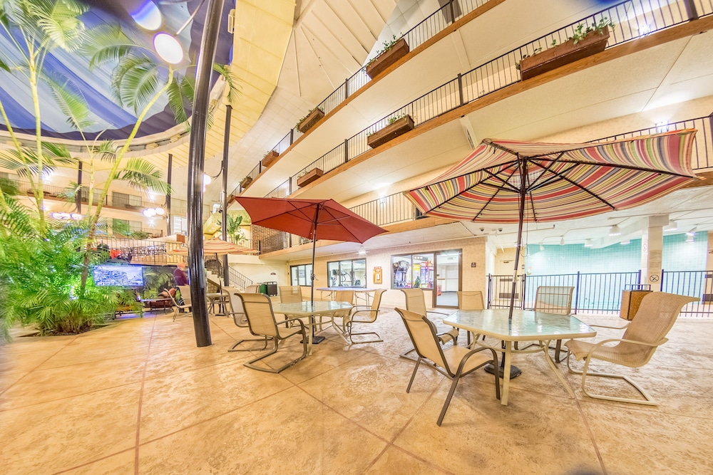 holiday inn des moines airport conf center by ihg