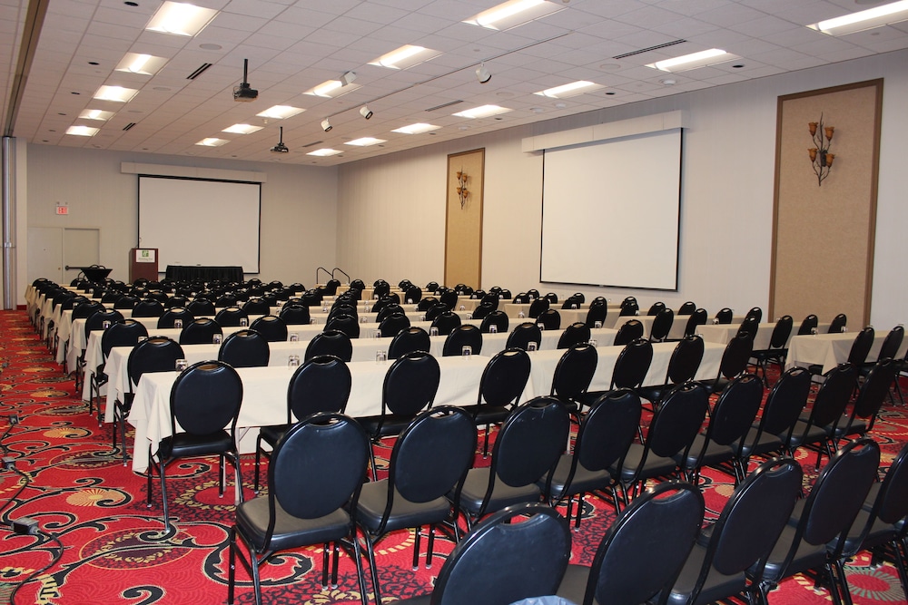 holiday inn des moines airport conf center by ihg