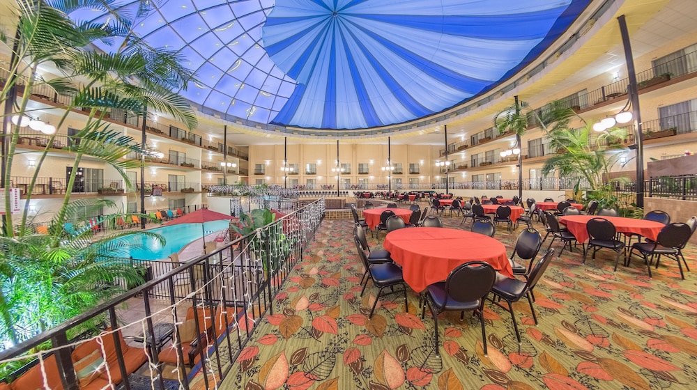 holiday inn des moines airport conf center by ihg