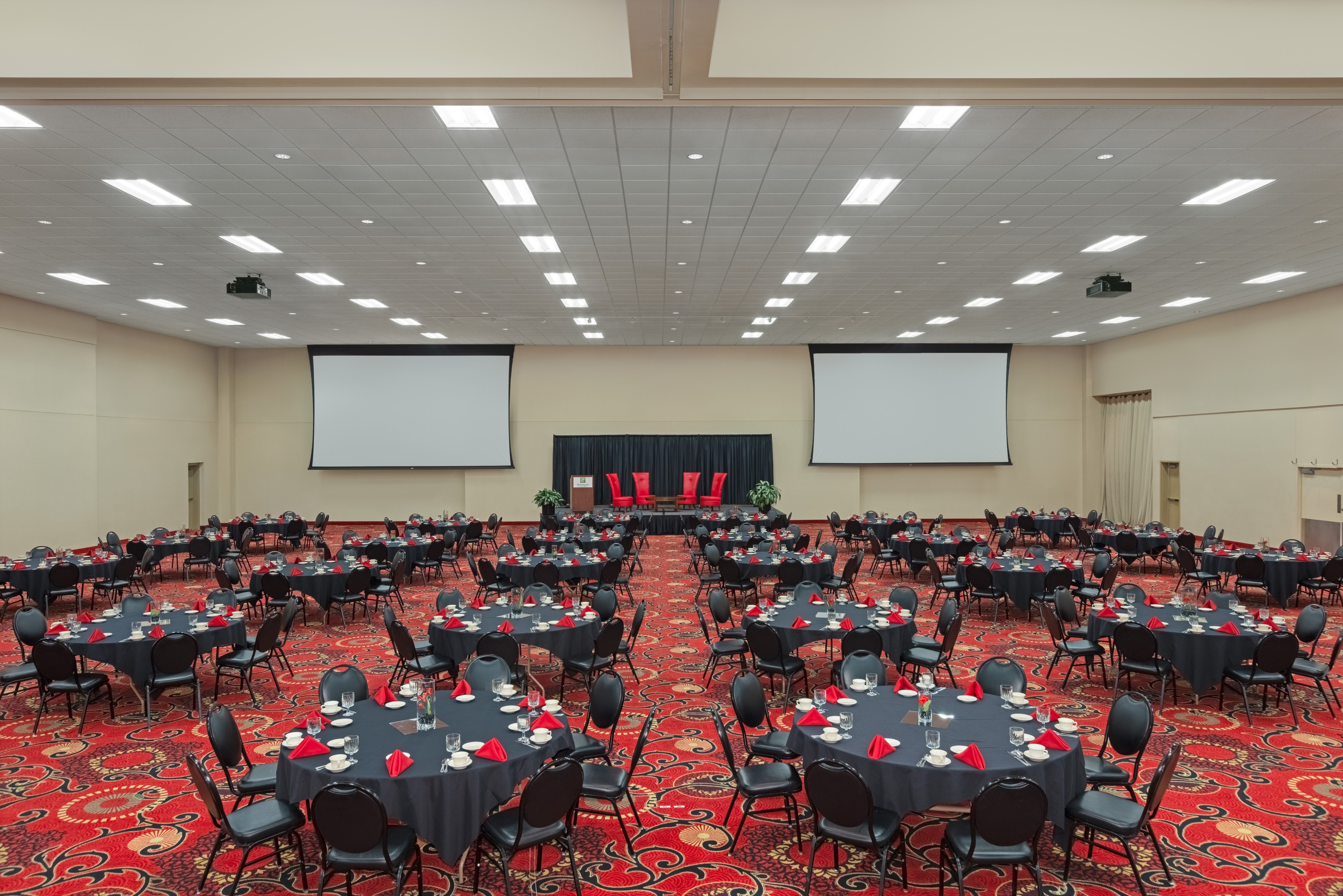 holiday inn des moines airport conf center by ihg