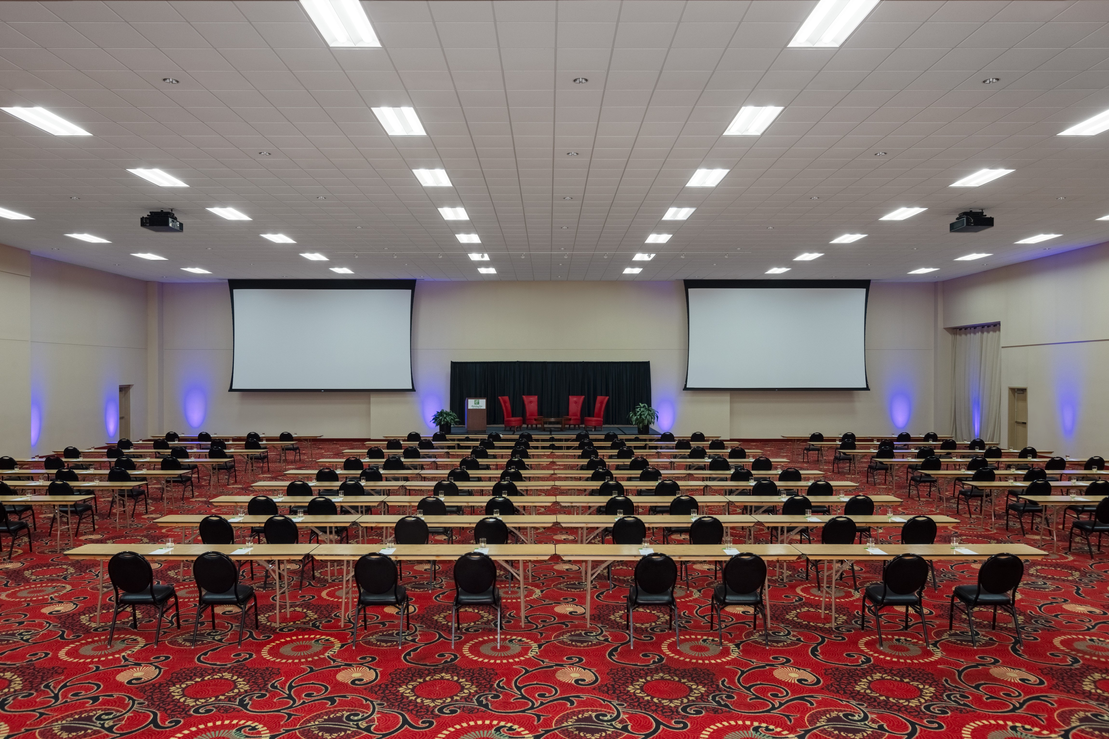 holiday inn des moines airport conf center by ihg