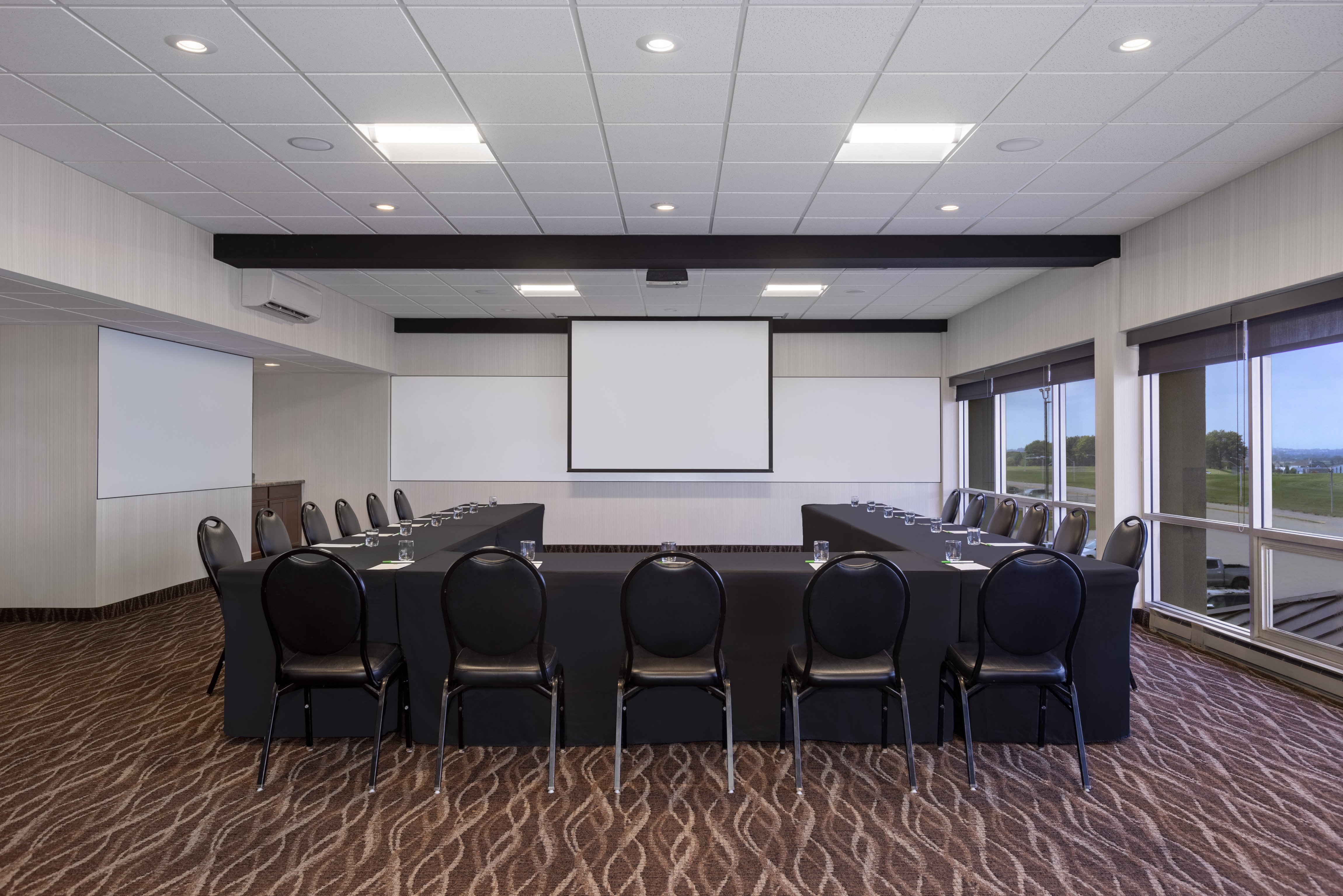holiday inn des moines airport conf center by ihg