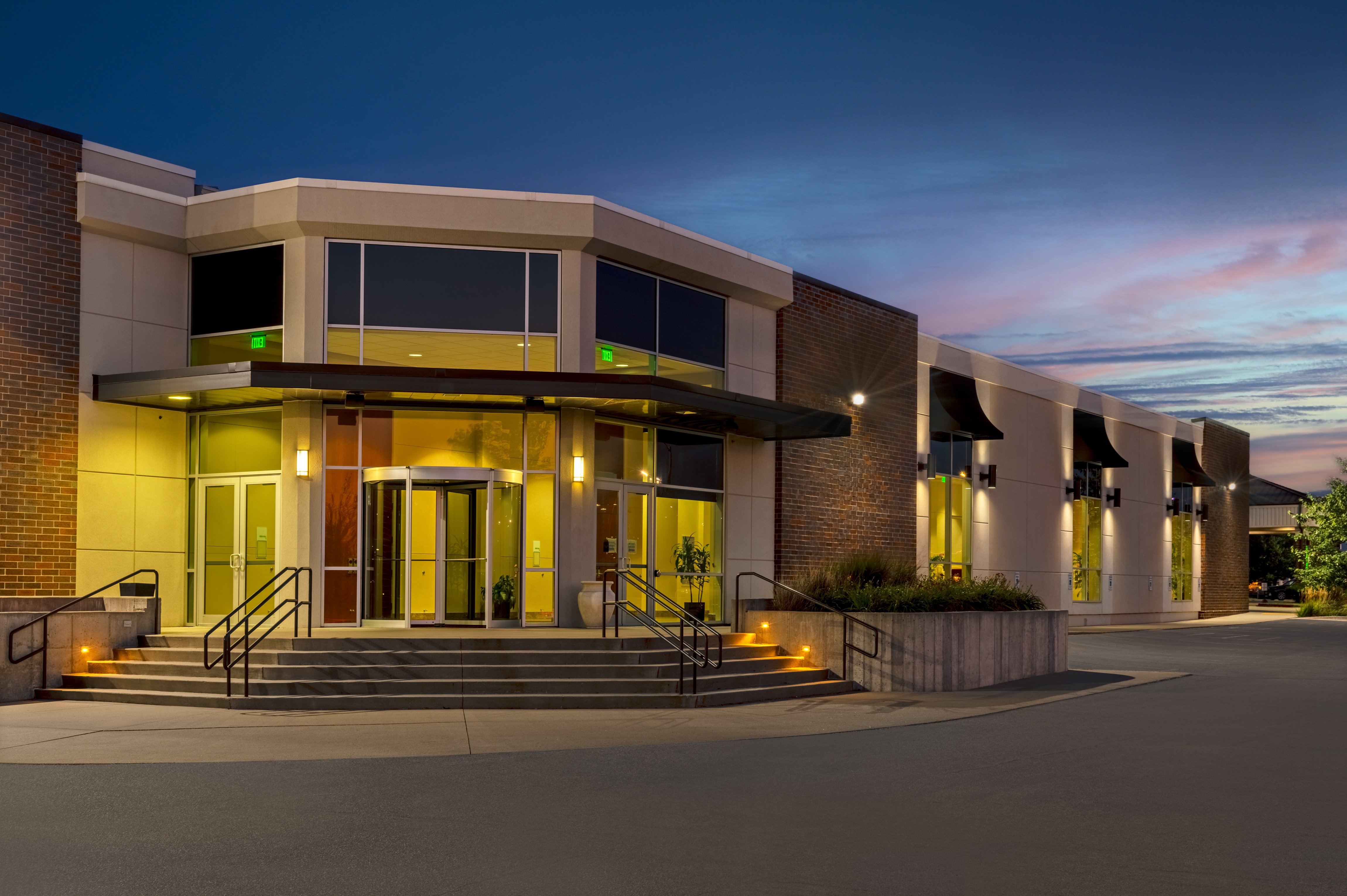 holiday inn des moines airport conf center by ihg