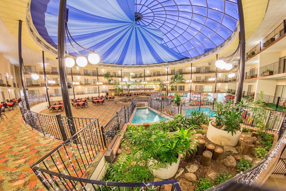 holiday inn des moines airport conf center by ihg