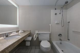 holiday inn des moines airport conf center by ihg