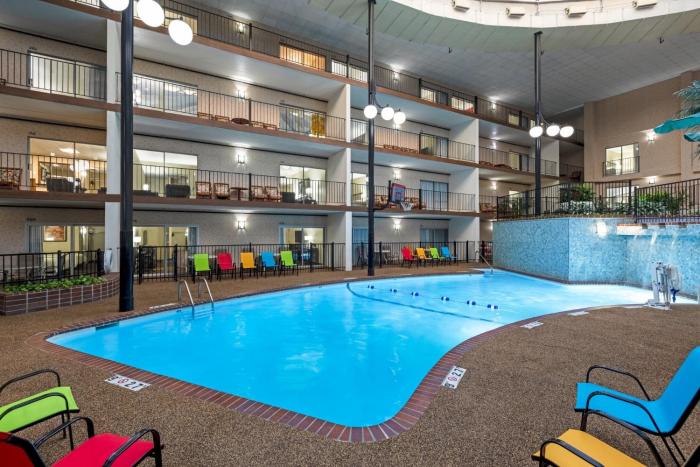 holiday inn des moines airport conf center by ihg