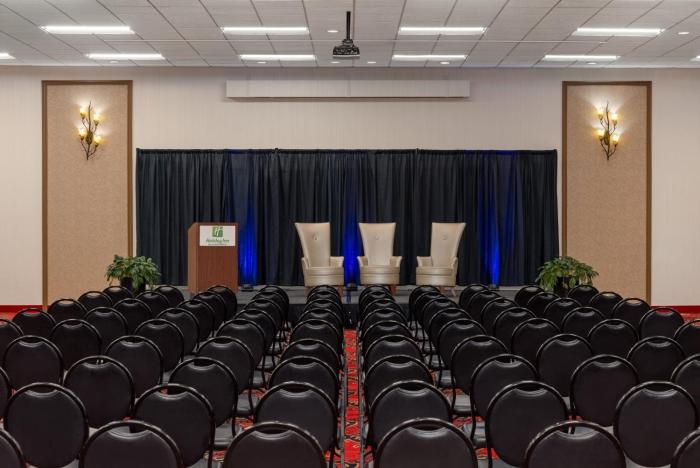 holiday inn des moines airport conf center by ihg