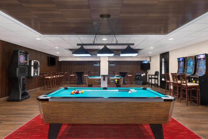 holiday inn des moines airport conf center by ihg
