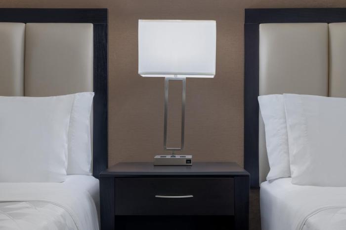 holiday inn des moines airport conf center by ihg