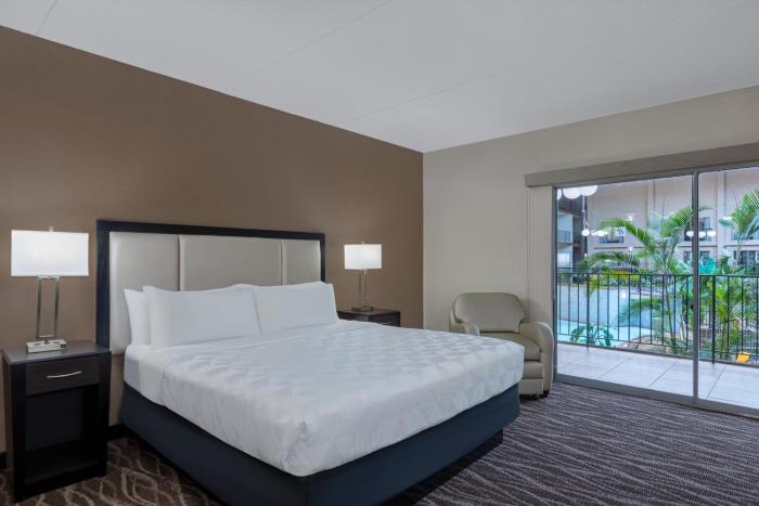 holiday inn des moines airport conf center by ihg
