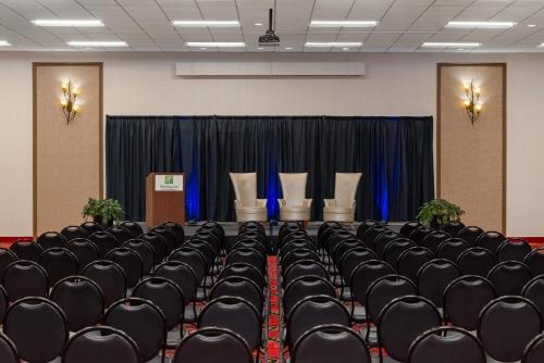 holiday inn des moines airport conf center by ihg
