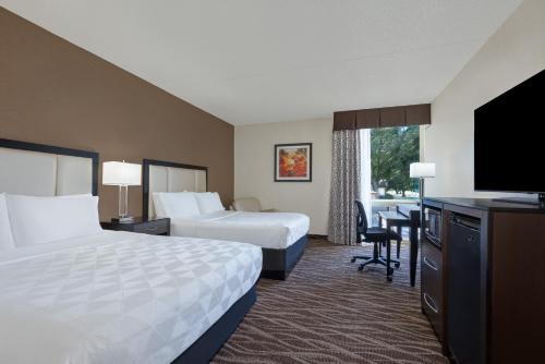 holiday inn des moines airport conf center by ihg
