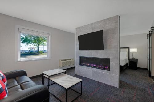 holiday inn des moines airport conf center by ihg