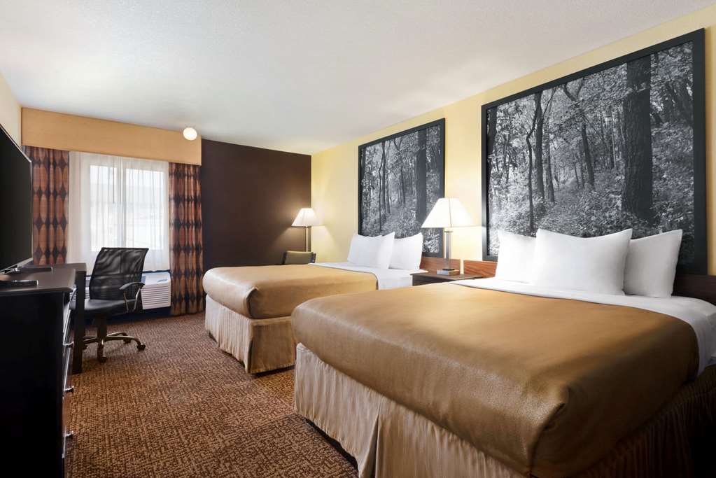 super 8 by wyndham des moines