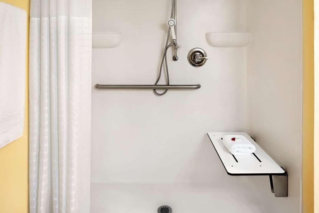 super 8 by wyndham des moines