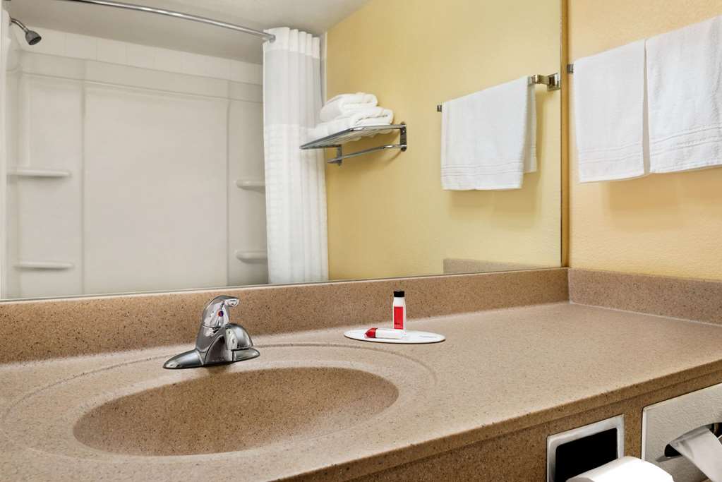 super 8 by wyndham des moines
