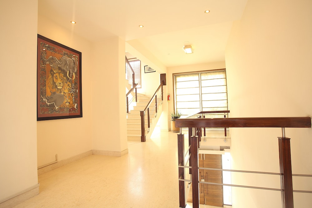 perch service apartment sector 40