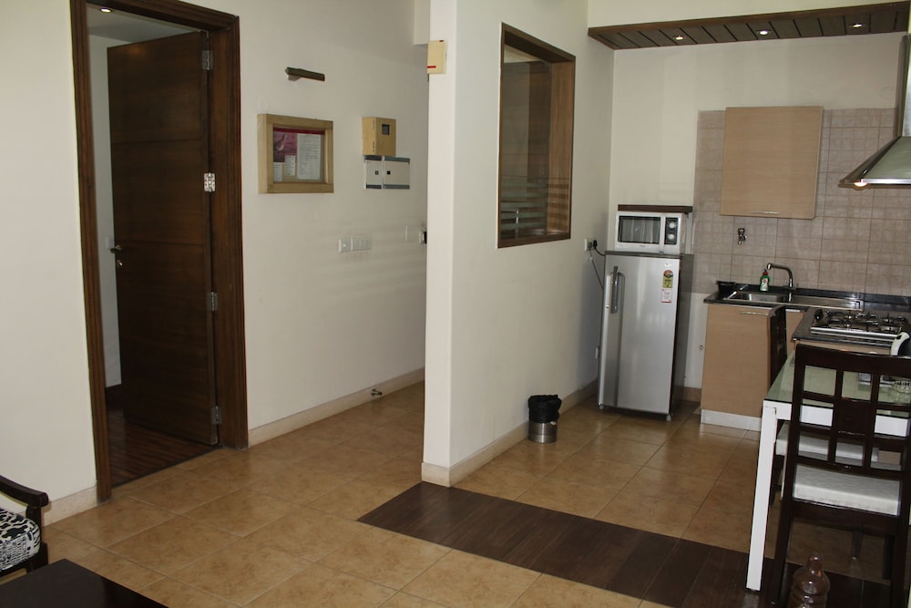 perch service apartment sector 40