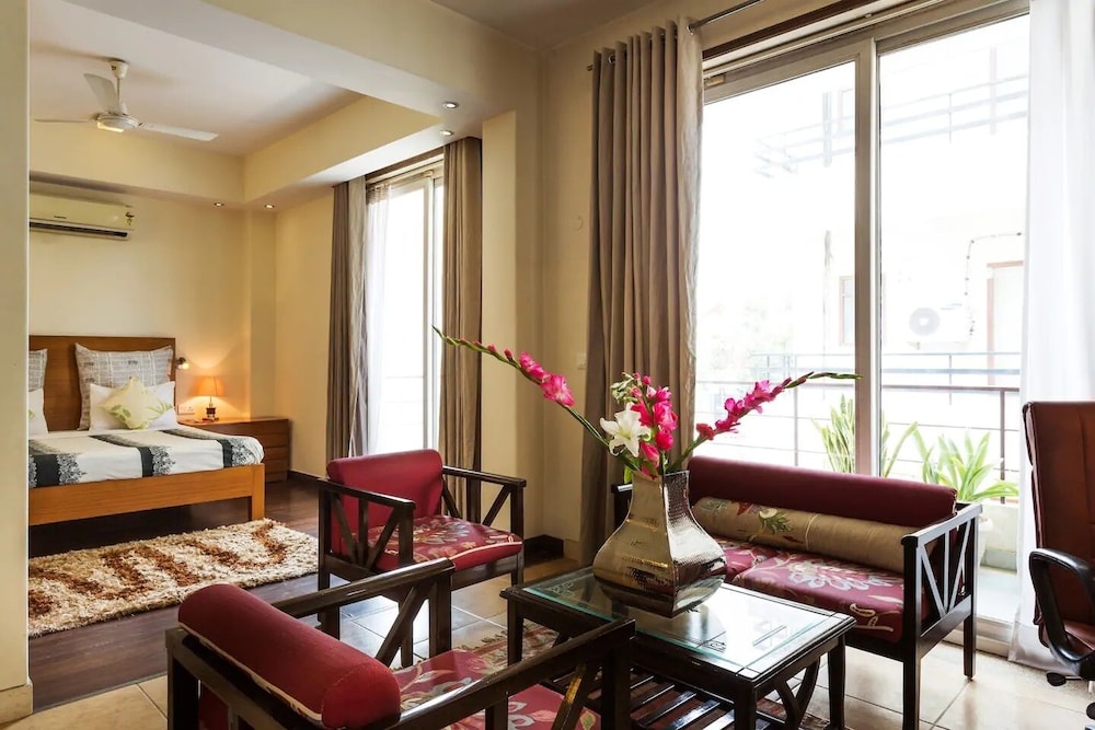 perch service apartment sector 40