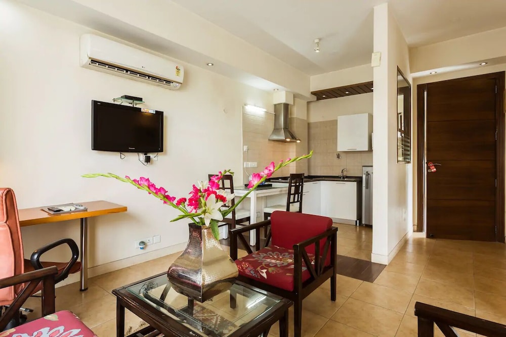 perch service apartment sector 40