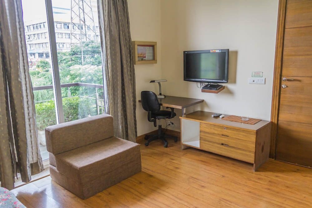 perch service apartment sector 40