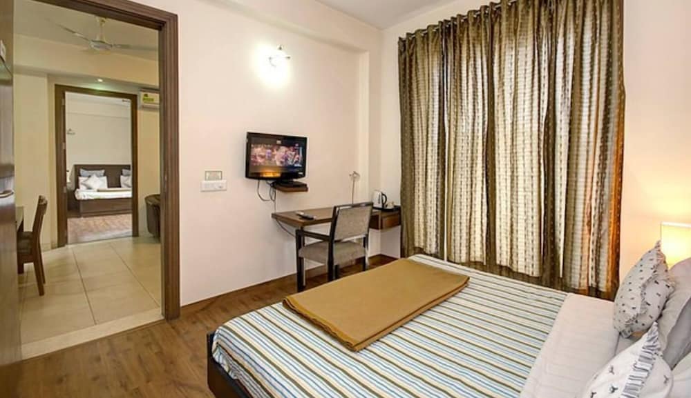 perch service apartment sector 40