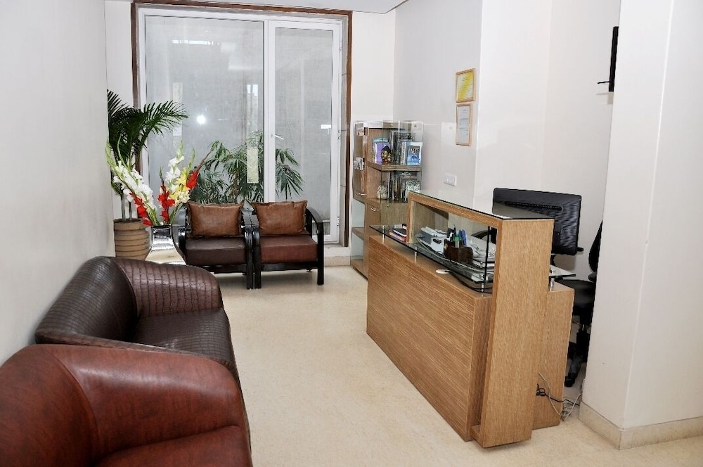perch service apartment sector 40
