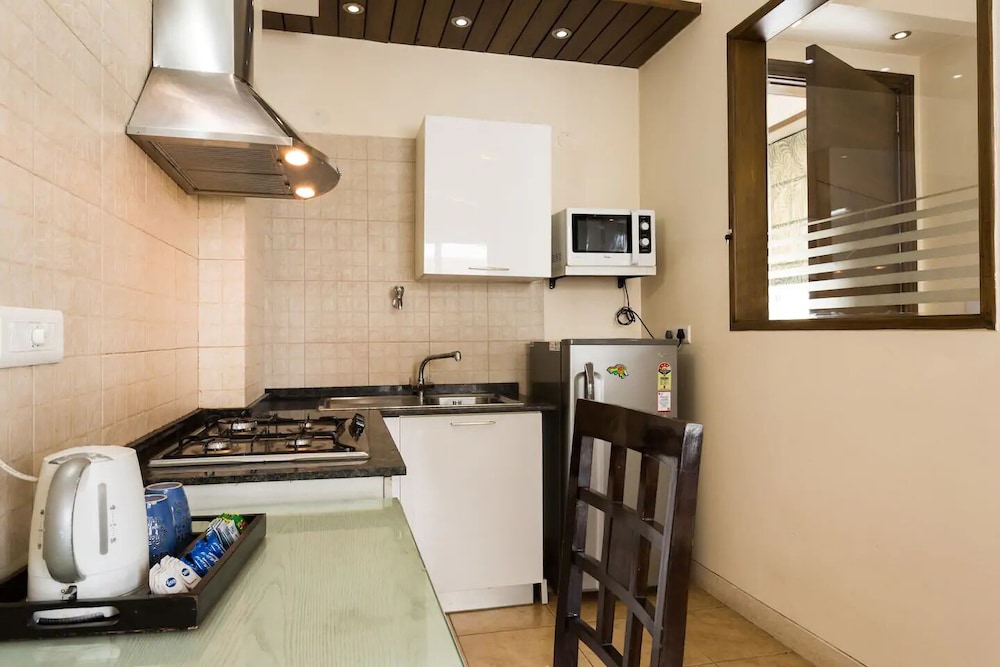 perch service apartment sector 40