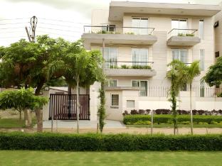 perch service apartment sector 40