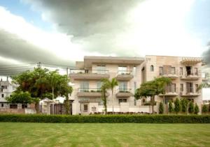 perch service apartment sector 40